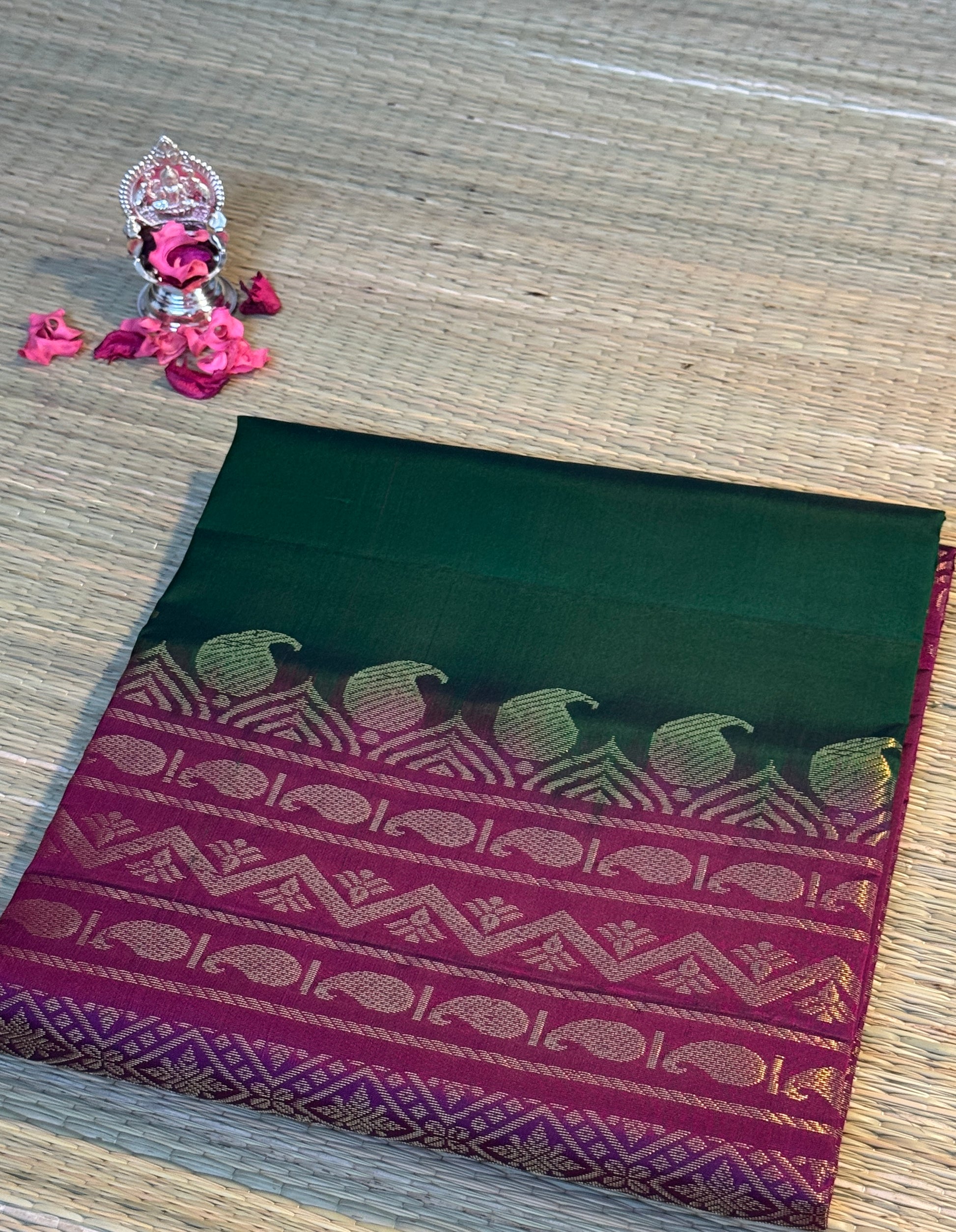 Green and Rani pink, mango patterned handloom pure Molakalmuru silk saree 