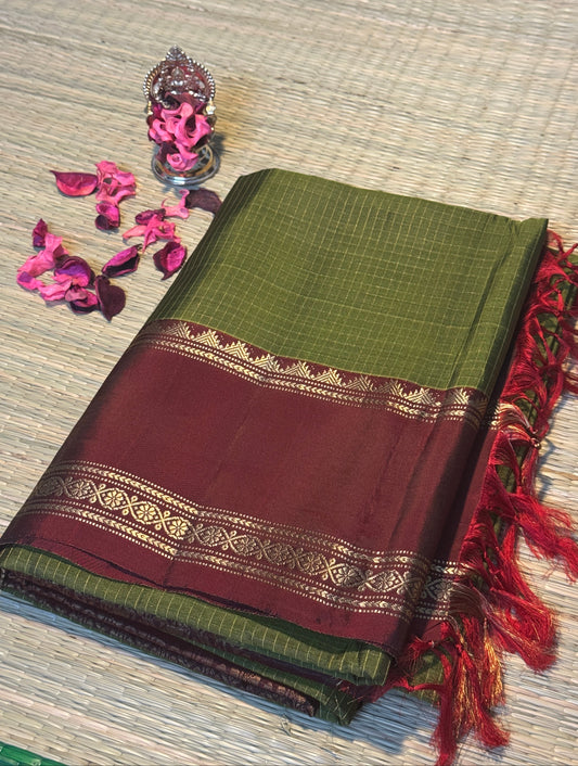 Molakalmuru Green & Maroon pure handloom silk saree
